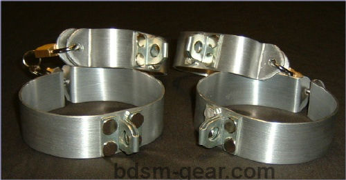 Metal bdsm bondage cuffs set